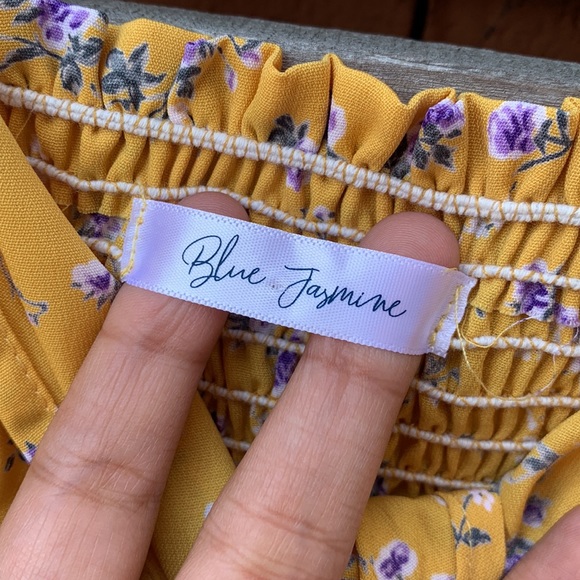 🔴 4/$15 Blue Jasmine Floral Wrap Around Top - Picture 3 of 5